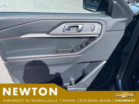 Used 2025 Ford Explorer ST-Line w/ ST-Line Street Pack AWD/4WD image 7