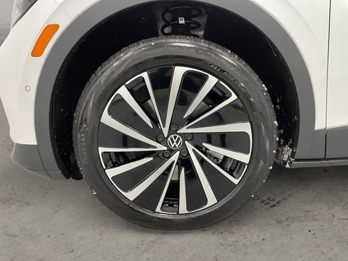 New 2025 Volkswagen ID.4 Pro image 12