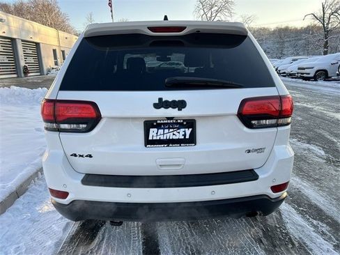 Used 2018 Jeep Grand Cherokee Laredo image 25