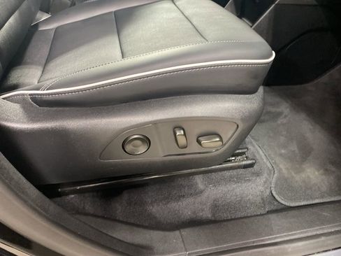 Used 2025 Buick Enclave Preferred image 18