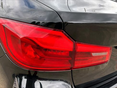 Used 2019 BMW 530i w/ Convenience Package RWD image 28