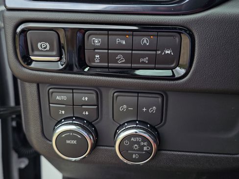 New 2026 GMC Yukon AT4 w/ AT4 Premium Package AWD/4WD image 25