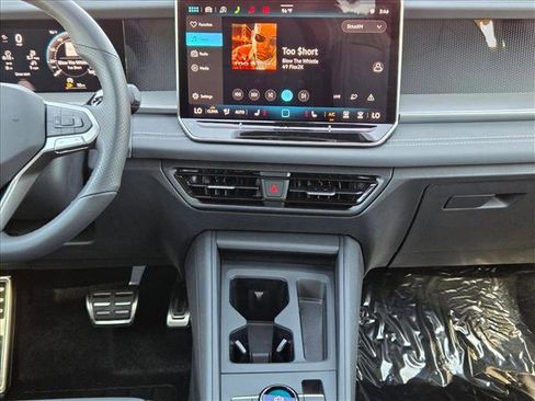 New 2026 Volkswagen Tiguan SE R-Line FWD image 13