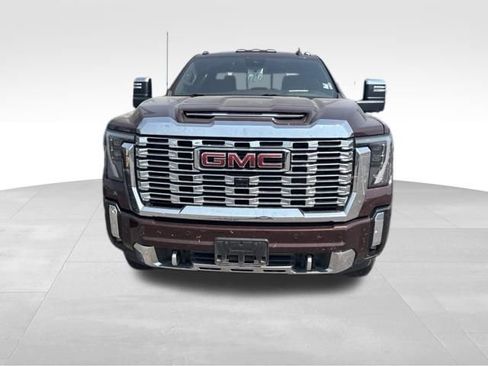 Used 2024 GMC Sierra 2500 Denali w/ Technology Package AWD/4WD image 3