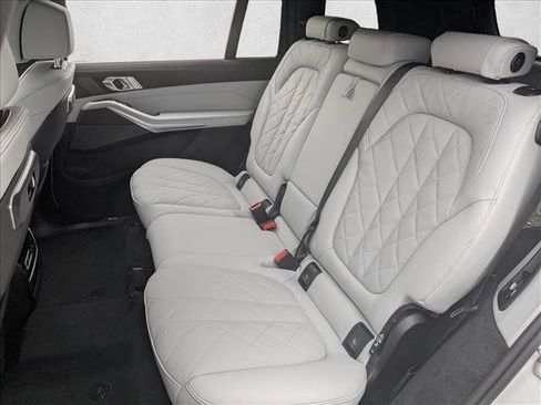 New 2026 BMW X7 xDrive40i w/ Premium Package image 16