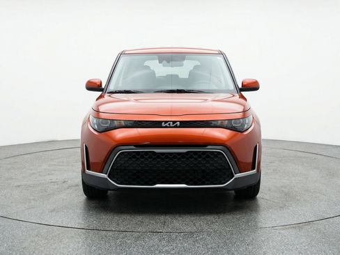 Used 2025 Kia Soul LX w/ LX Technology Package image 2