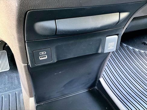 Used 2024 Honda Odyssey EX image 25