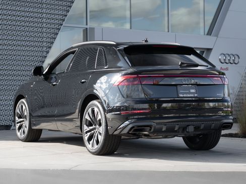 Certified 2025 Audi Q8 Prestige image 5
