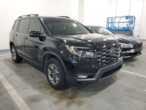 Used 2023 Honda Passport TrailSport image 2