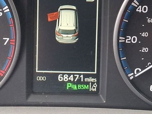 Used 2017 Toyota RAV4 XLE image 21