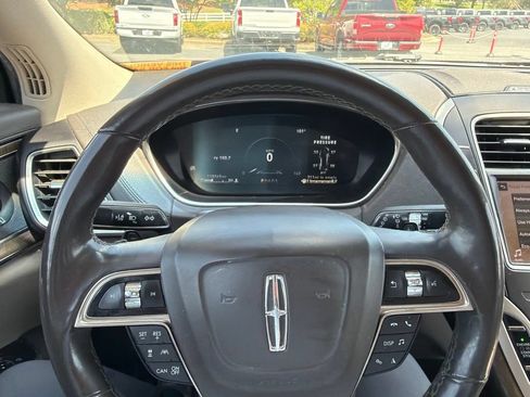Used 2019 Lincoln Nautilus Reserve FWD image 5