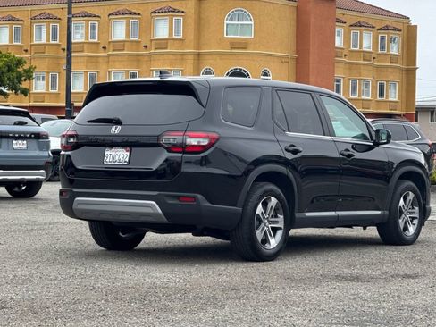 Certified 2025 Honda Pilot EX-L image 4