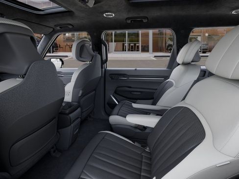 New 2026 Kia EV9 GT-Line AWD/4WD image 18