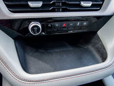 Used 2025 Ford Explorer Active w/ Active Comfort Package image 18