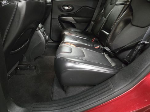 Used 2019 Jeep Cherokee Limited image 8