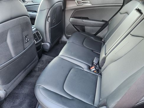 Used 2023 Kia Sportage EX image 36