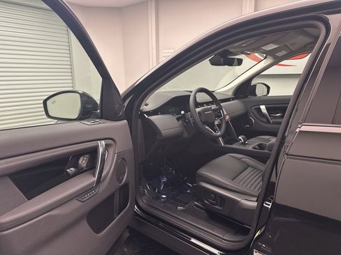 Used 2025 Land Rover Discovery Sport S image 5