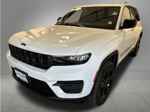 Used 2023 Jeep Grand Cherokee Altitude AWD/4WD image 1
