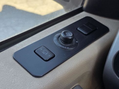 Used 2014 Ford F250 Lariat w/ Lariat Interior Package image 10