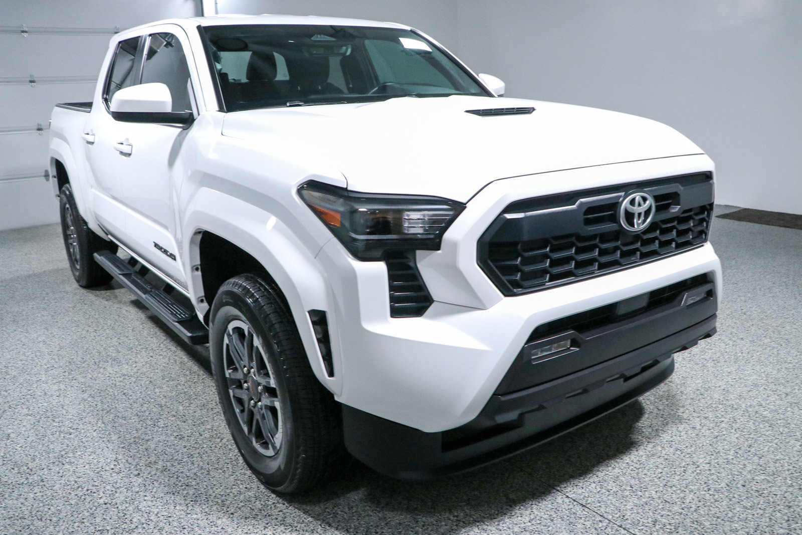 Used 2024 Toyota Tacoma TRD Sport AWD/4WD image 5
