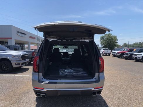 New 2026 GMC Yukon Denali w/ Sun & Power Step Package AWD/4WD image 10