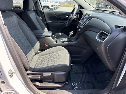 Used 2022 Chevrolet Equinox LT w/ LPO, Floor Liner Package FWD image 20