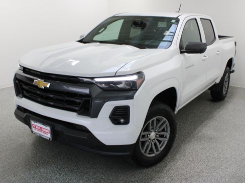 Used 2026 Chevrolet Colorado LT w/ LT Convenience Package RWD image 2