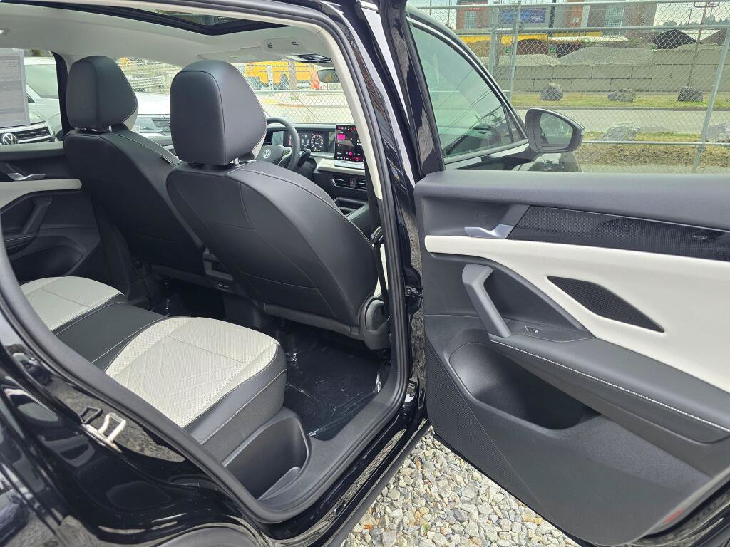 New 2026 Volkswagen Tiguan SE AWD/4WD image 13