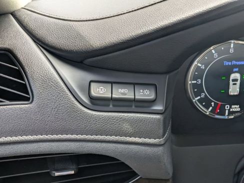 Used 2018 Cadillac Escalade Luxury image 15