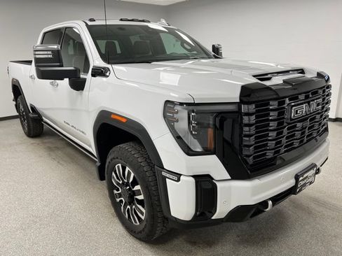 Used 2025 GMC Sierra 2500 Denali Ultimate AWD/4WD image 2