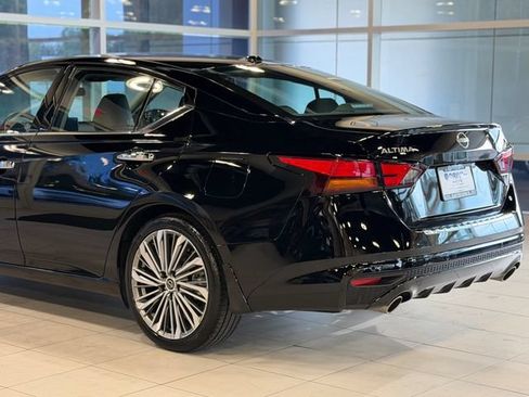 Used 2023 Nissan Altima 2.5 SL FWD image 13