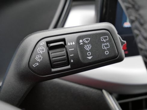 Used 2023 Ford Escape Platinum image 33