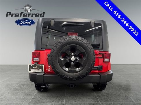 Used 2013 Jeep Wrangler Unlimited Sahara w/ Connectivity Group image 23