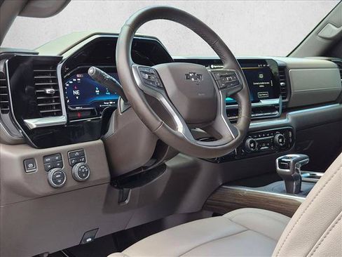Used 2025 Chevrolet Silverado 1500 LT Trail Boss w/ Convenience Package II AWD/4WD image 9