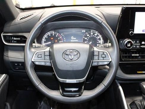 Used 2024 Toyota Highlander XSE image 24