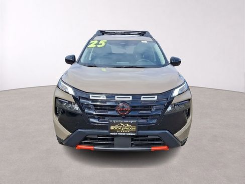 Used 2025 Nissan Rogue SV AWD/4WD image 2
