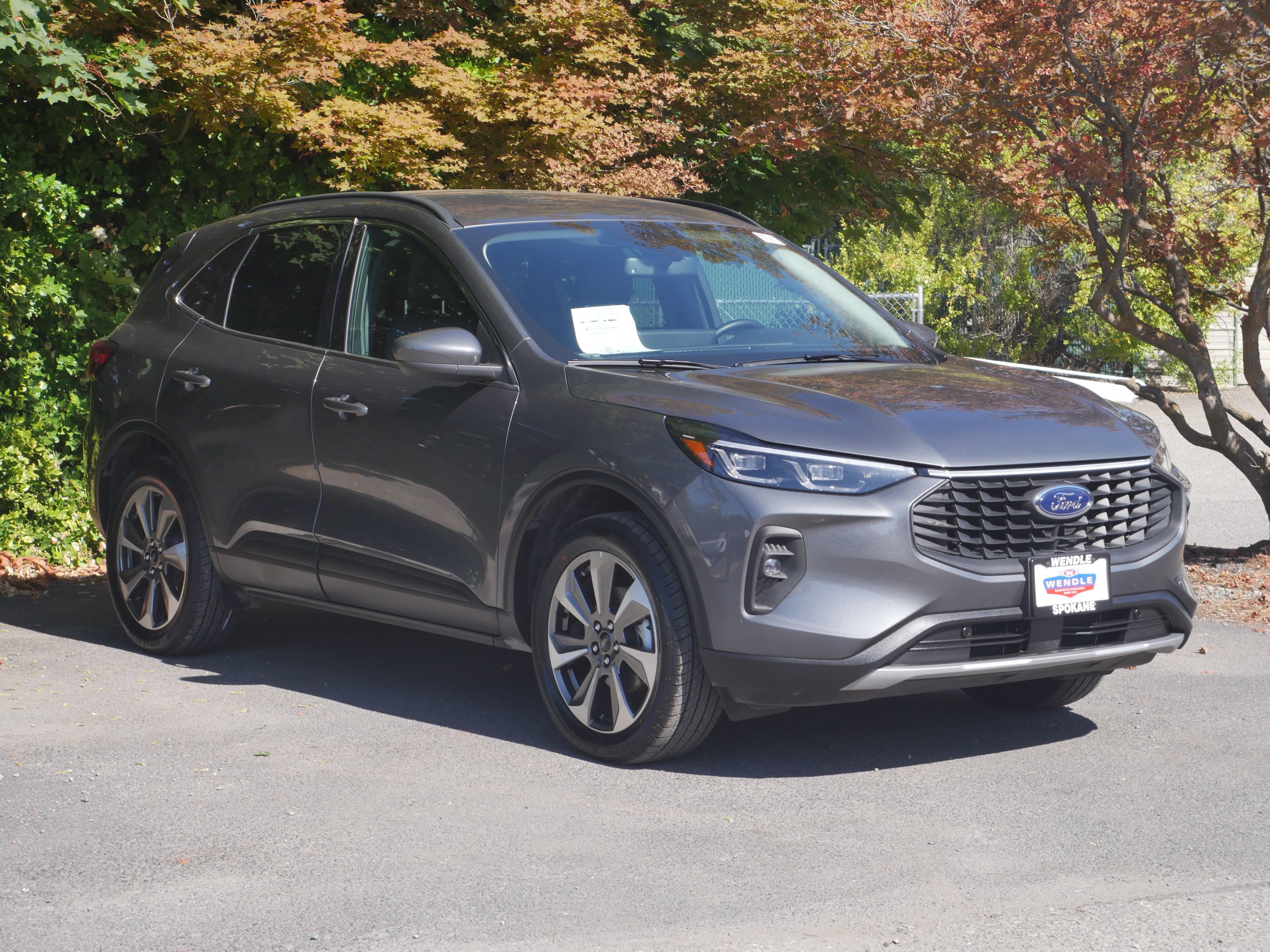 Certified 2025 Ford Escape Platinum AWD/4WD image 29