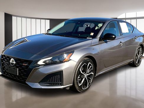 Used 2023 Nissan Altima 2.5 SR image 3