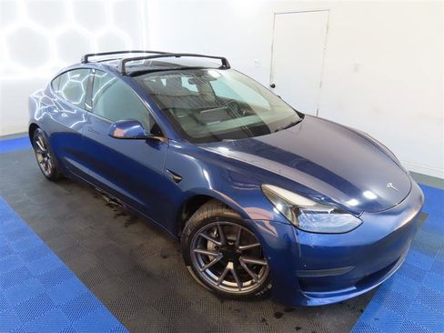 Used 2022 Tesla Model 3 Standard Range image 5