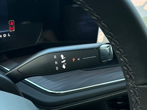 New 2025 Chevrolet Suburban Premier image 24