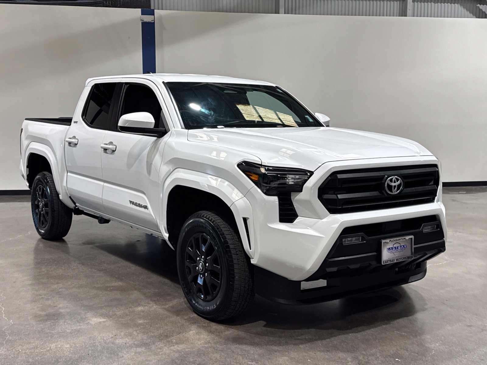 Used 2025 Toyota Tacoma SR5 AWD/4WD image 4