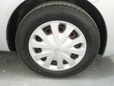 Used 2017 Nissan Versa SV FWD image 10