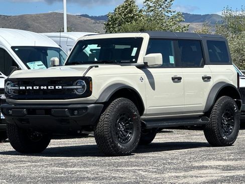 New 2026 Ford Bronco Outer Banks w/ Sasquatch Package image 7