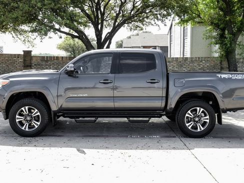 Used 2019 Toyota Tacoma TRD Sport w/ Technology Package image 20