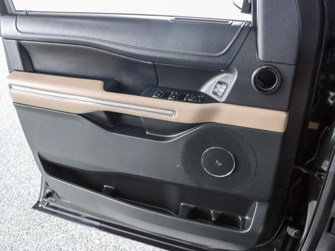 Used 2023 Ford Expedition Max Limited image 25