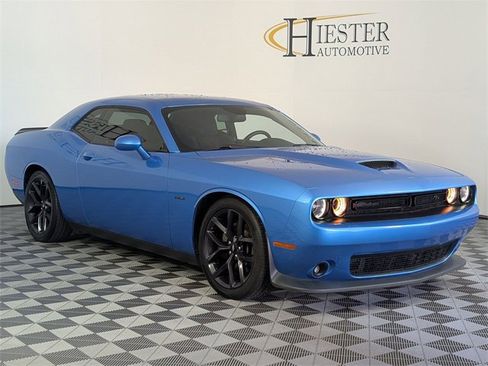 Used 2019 Dodge Challenger R/T w/ Blacktop Package image 2