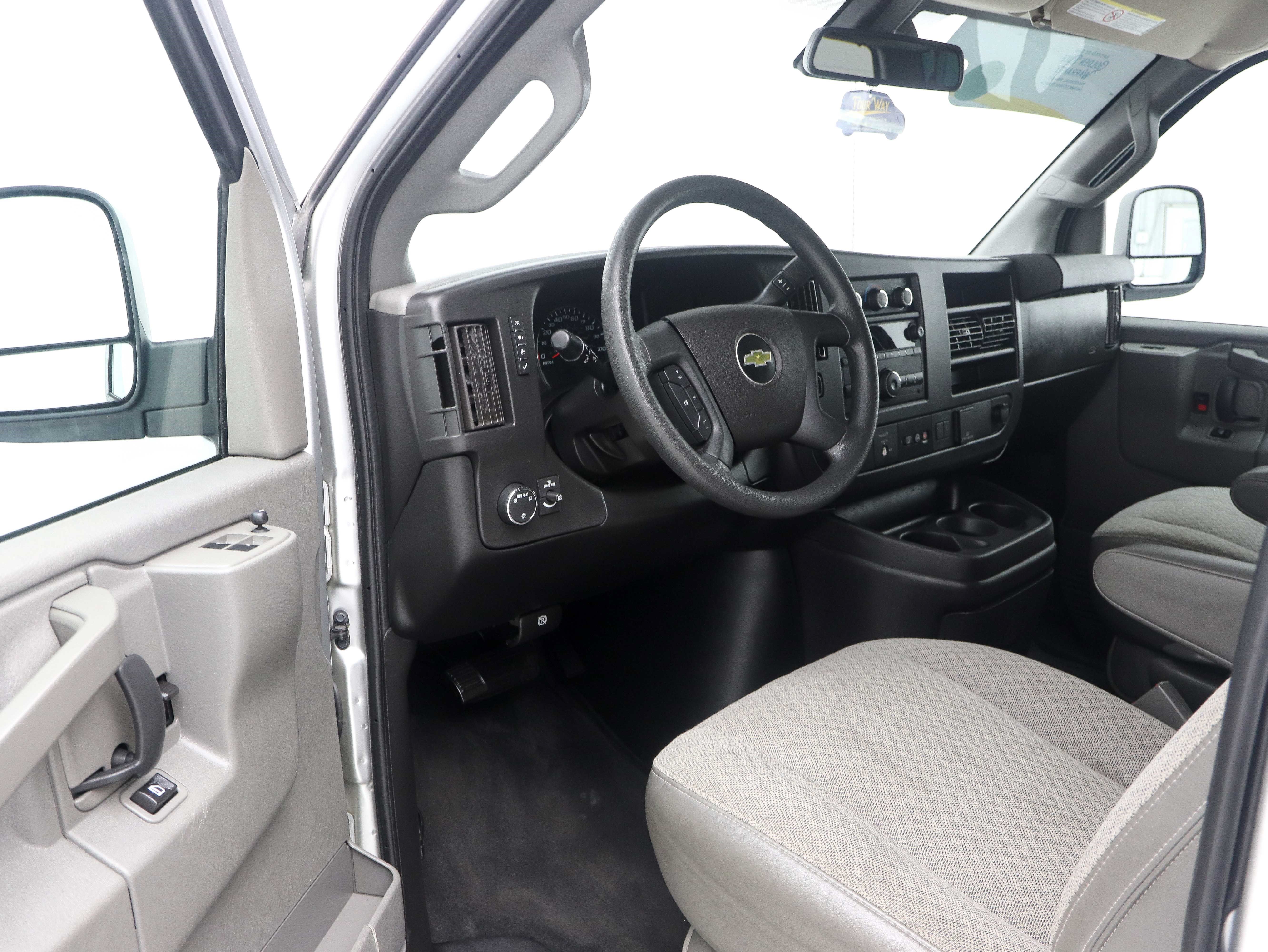 Used 2020 Chevrolet Express 3500 LT w/ LT Preferred Equipment Group RWD image 19