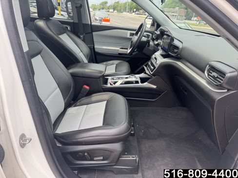 Used 2022 Ford Explorer XLT w/ Equipment Group 202A AWD/4WD image 30