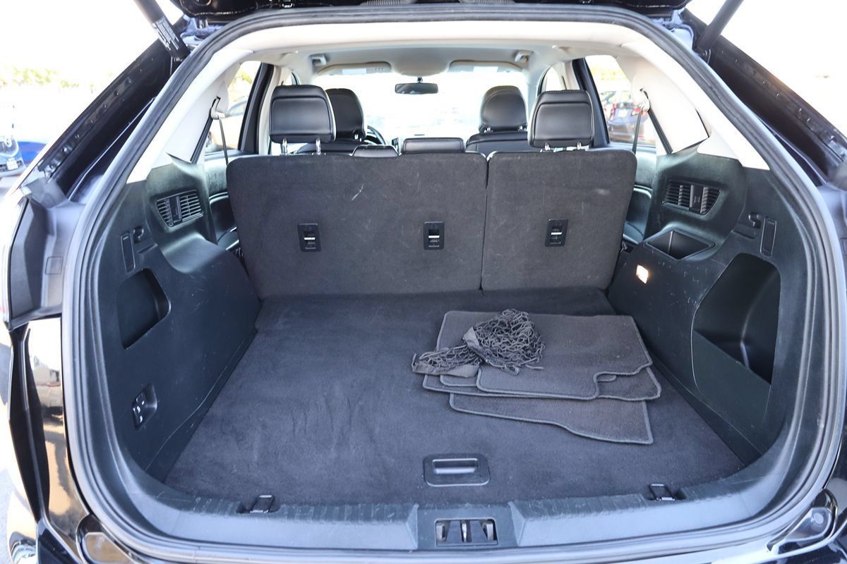 Used 2018 Ford Edge SEL FWD image 13
