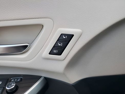 Used 2023 Toyota Sienna Platinum image 29